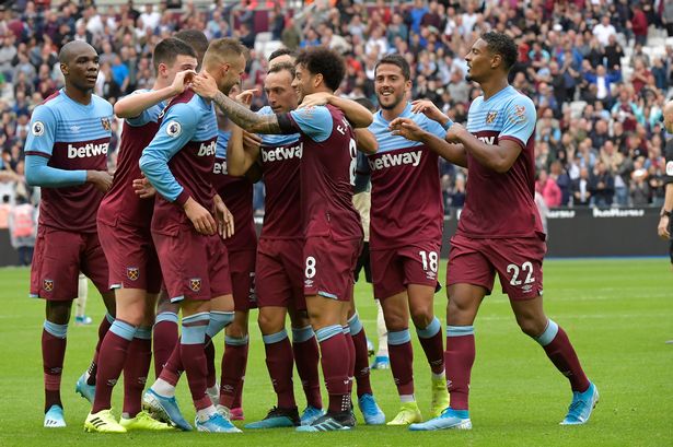 CLB West Ham United là một trong những đội bóng nổi tiếng thế giới.