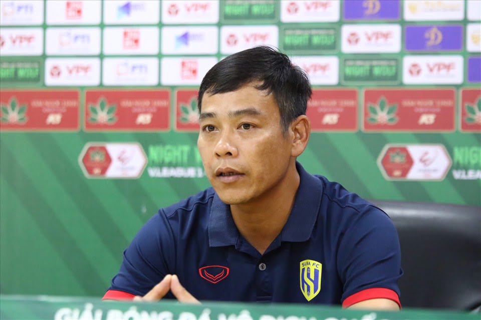 Nguyễn Huy Hoàng là một huấn luyện viên của câu lạc bộ bóng đá Vietel Nguyễn Huy Hoàng là một huấn luyện viên của câu lạc bộ bóng đá Vietel