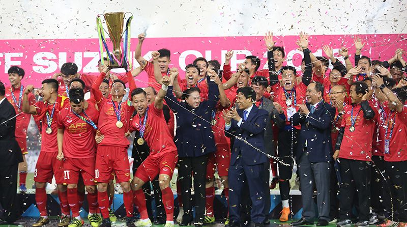 tuyển Việt Nam nâng cao cúp AFF Cup 2018 tuyển Việt Nam nâng cao cúp AFF Cup 2018