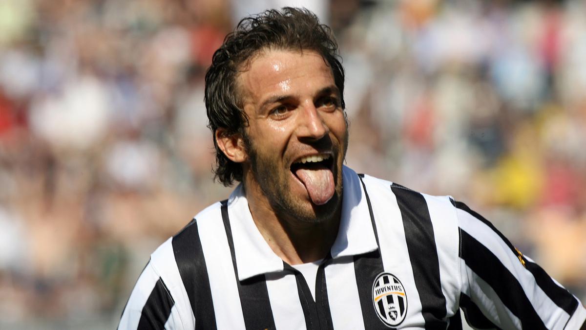 Alessandro Del Piero là cựu cầu thủ bóng đá người Ý chơi ở vị trí tiền đạo Alessandro Del Piero là cựu cầu thủ bóng đá người Ý chơi ở vị trí tiền đạo