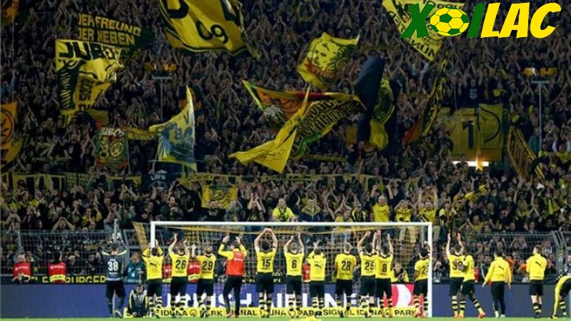 Sân thi đấu Signal Iduna Park của Dortmund