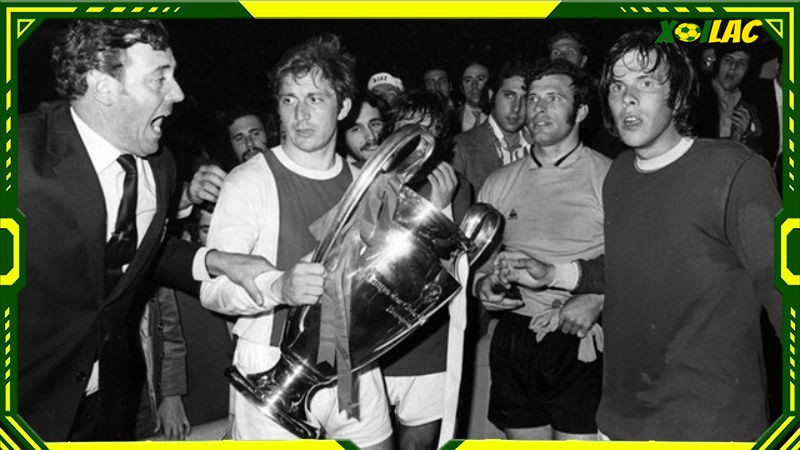Ajax và chiếc cúp C1 trong cú ăn ba của họ Ajax và chiếc cúp C1 trong cú ăn ba của họ